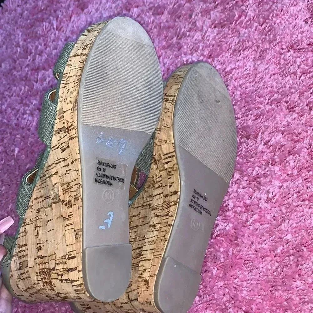 NY & Co Green Espadrille Wedges